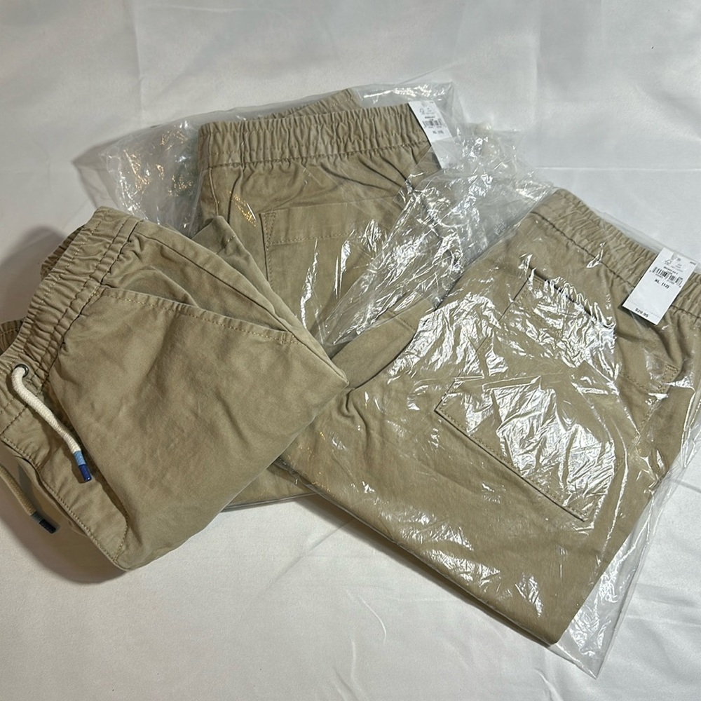 4 pairs of Khaki shorts GAP